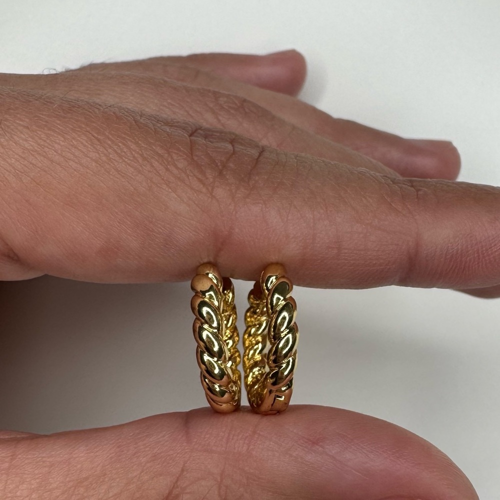 Twisted Huggies Hoop Earrings 18k Gold Plated